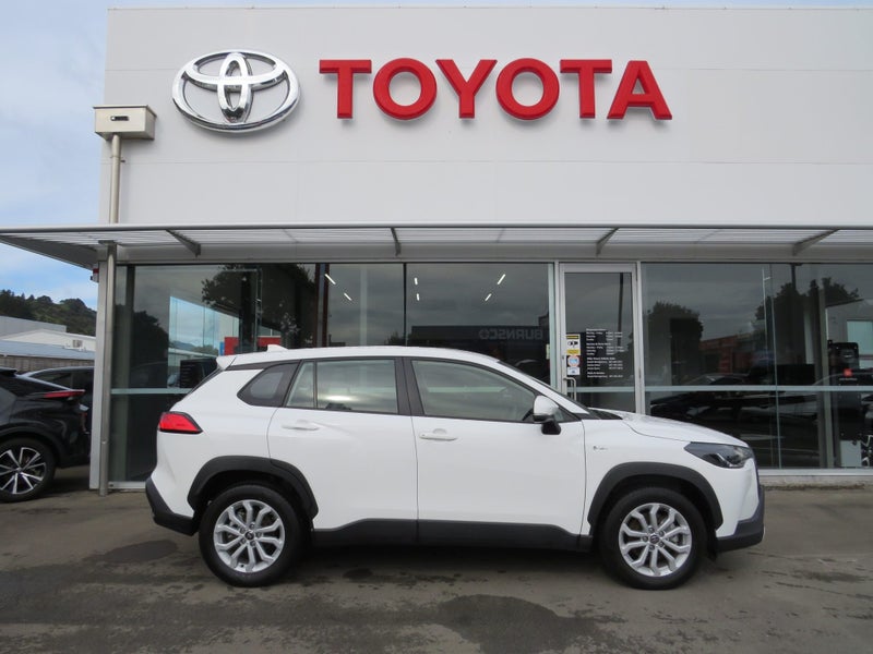 2024 Toyota Corolla Cross GX 2.0P HEV ECVT FWD... image 4