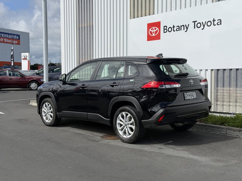 2024 Toyota Corolla Cross GX 2.0P HEV ECVT FWD... image 5
