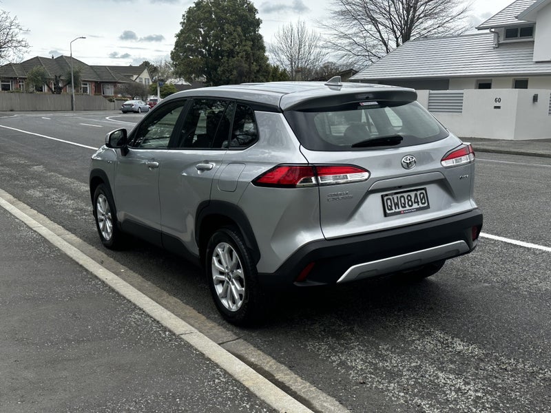 2024 Toyota Corolla Cross GX 2.0P HEV ECVT FWD... image 5