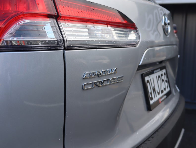 2024 Toyota Corolla Cross GX 2.0P HEV ECVT FWD... image 5