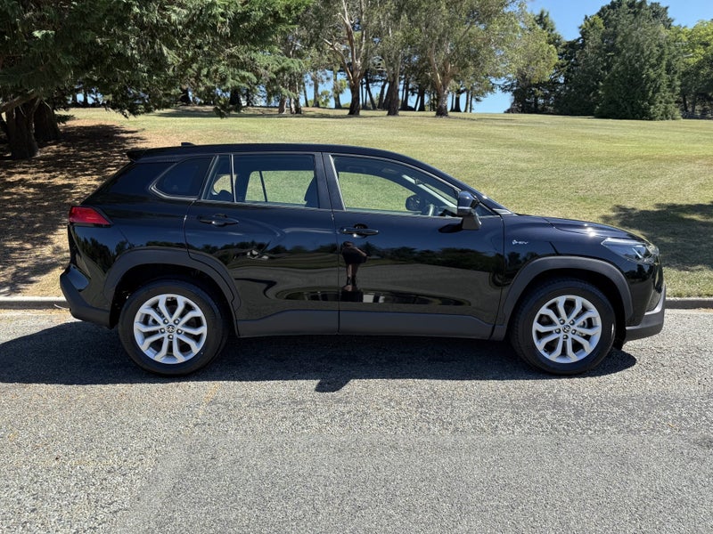 2024 Toyota Corolla Cross GX 2.0P HEV ECVT FWD... image 3