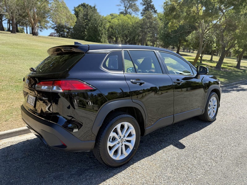 2024 Toyota Corolla Cross GX 2.0P HEV ECVT FWD... image 4