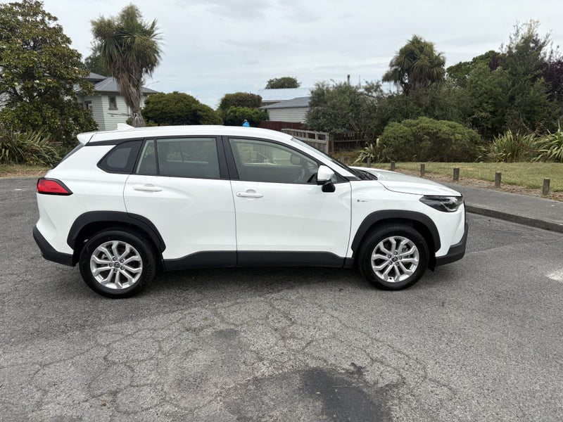 2024 Toyota Corolla Cross GX 2.0P HEV ECVT FWD... image 3