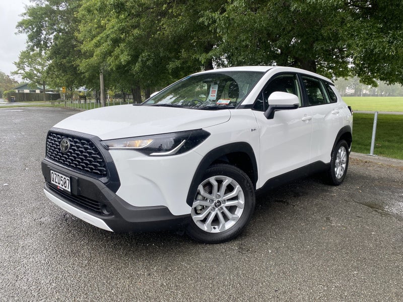 2024 Toyota Corolla Cross GX 2.0P HEV ECVT FWD SUV image 3