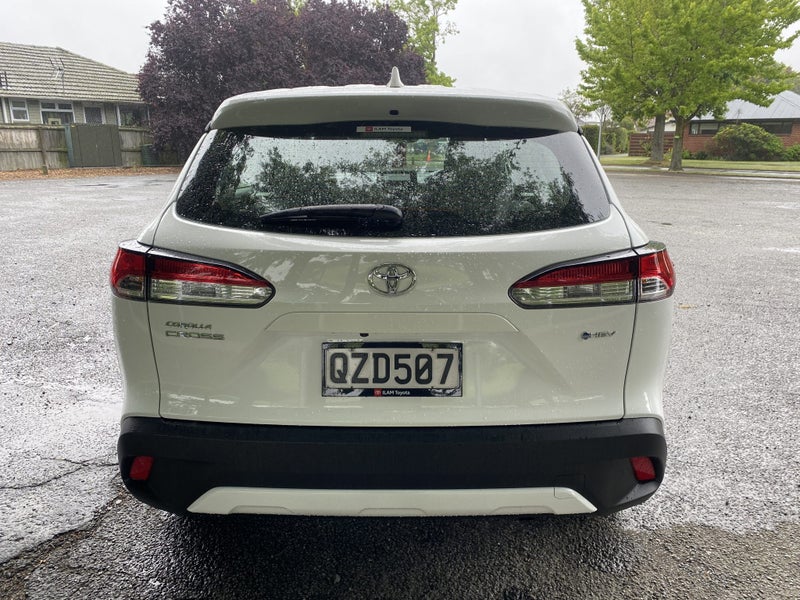 2024 Toyota Corolla Cross GX 2.0P HEV ECVT FWD SUV image 4
