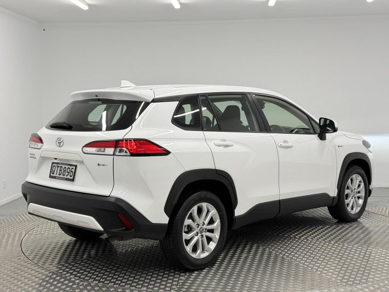 2024 Toyota Corolla Cross GX 2.0P Hybrid image 3