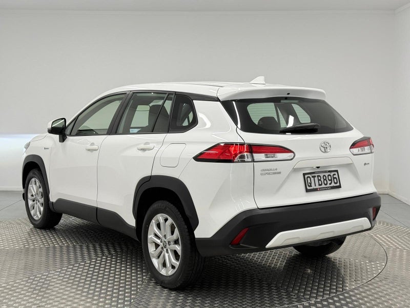 2024 Toyota Corolla Cross GX 2.0P Hybrid image 5