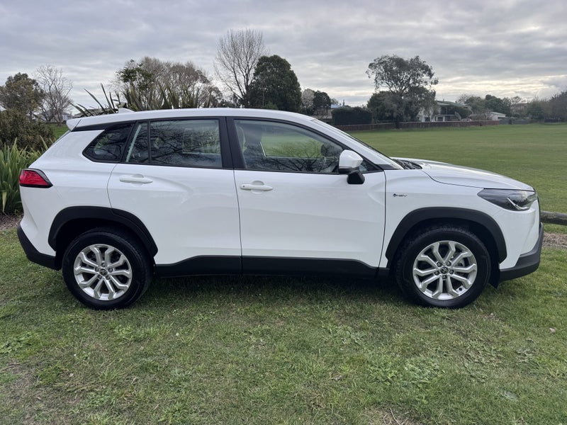2024 Toyota Corolla Cross GX 2.0P Hybrid FWD Au... image 5