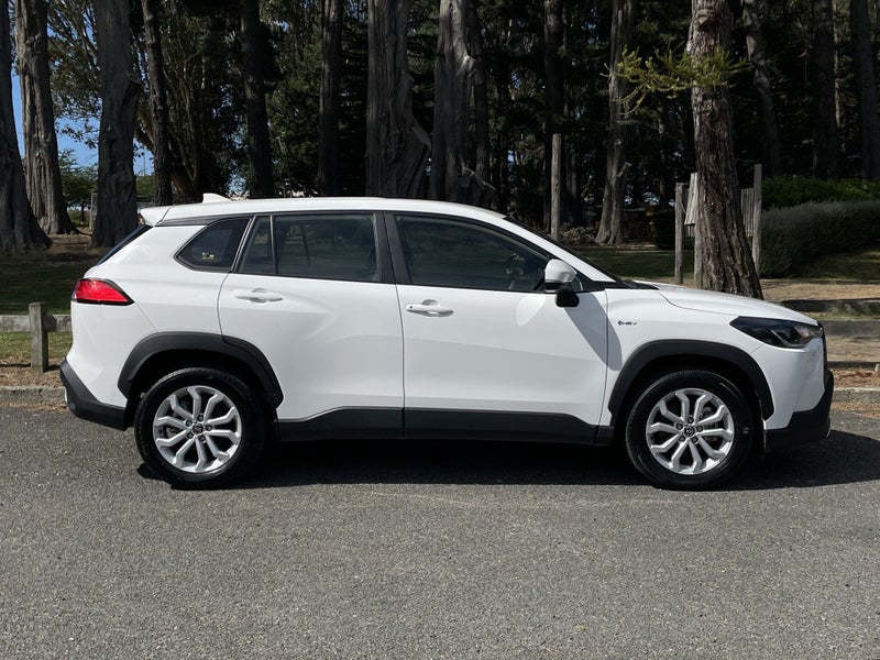 2024 Toyota Corolla Cross GX Hybrid image 3