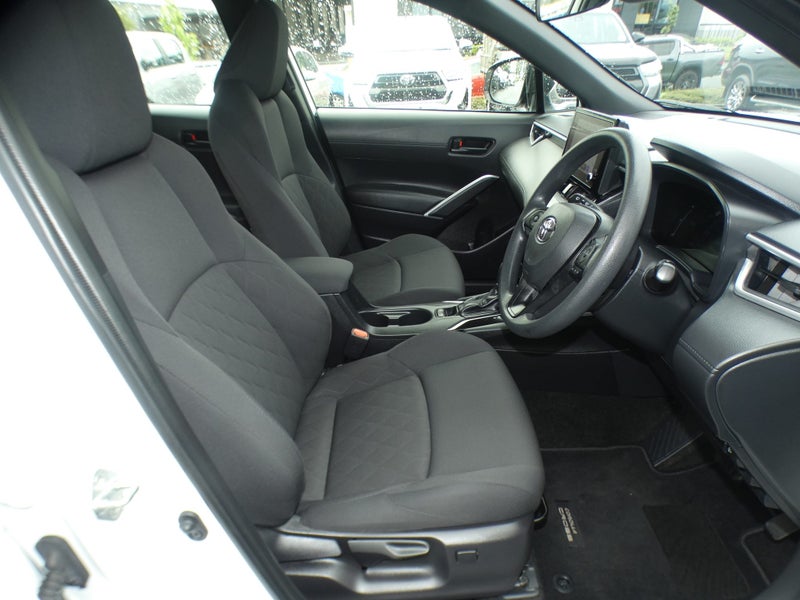 2024 Toyota Corolla Cross GX HYBRID image 2