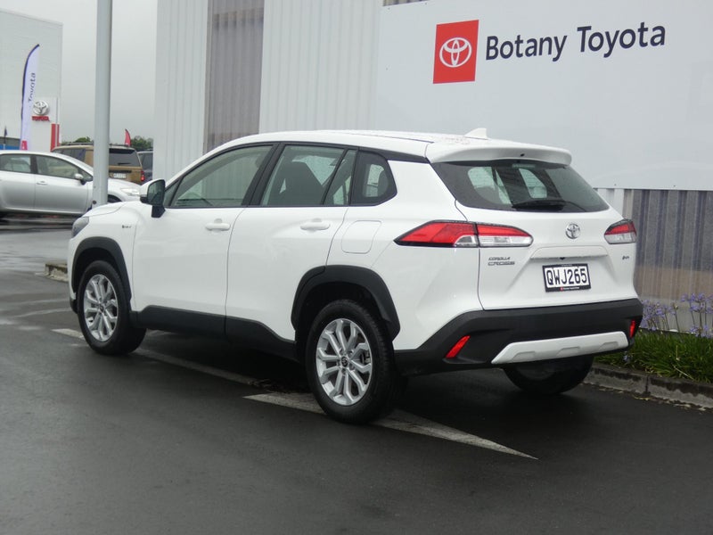 2024 Toyota Corolla Cross GX HYBRID image 3