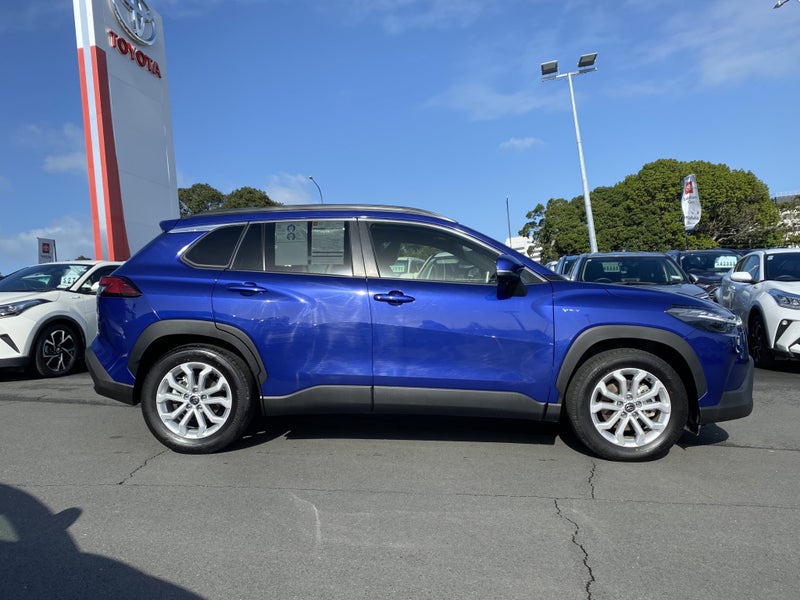 2024 Toyota Corolla Cross GXL 2.0P HEV SUV image 2