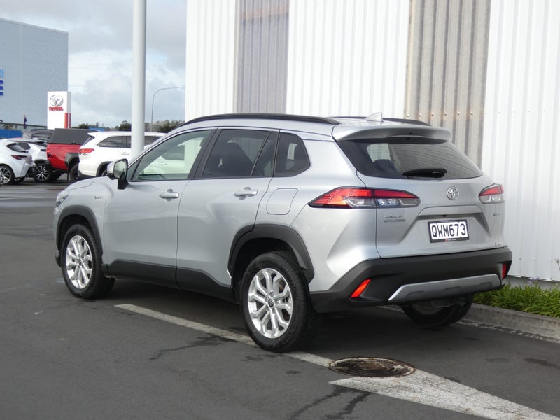 2024 Toyota Corolla Cross GXL image 2