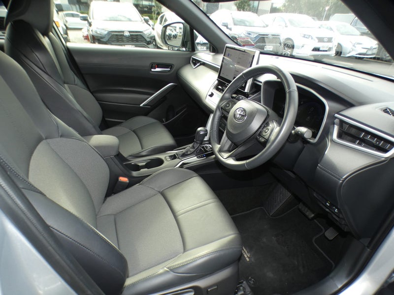 2024 Toyota Corolla Cross GXL image 3