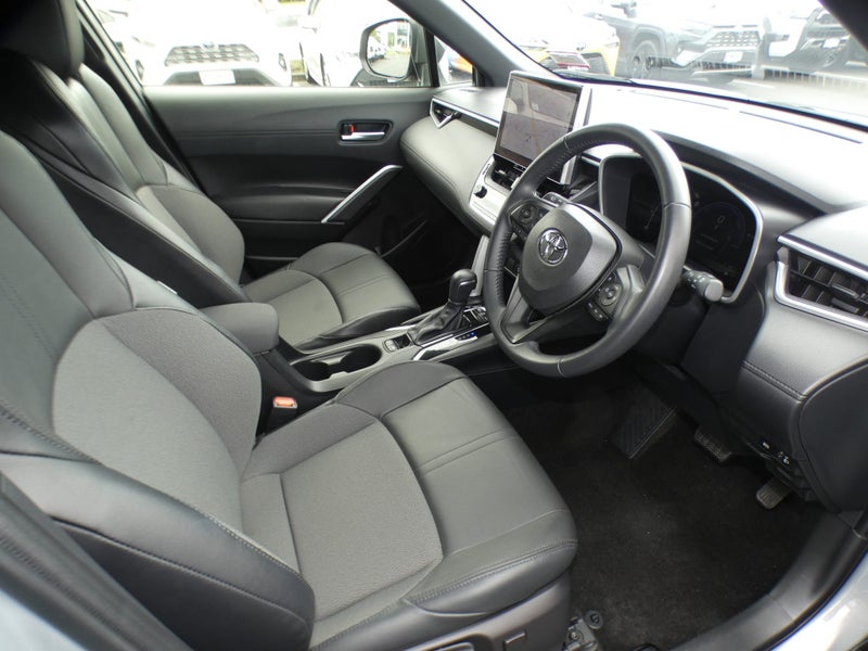 2024 Toyota Corolla Cross GXL image 2