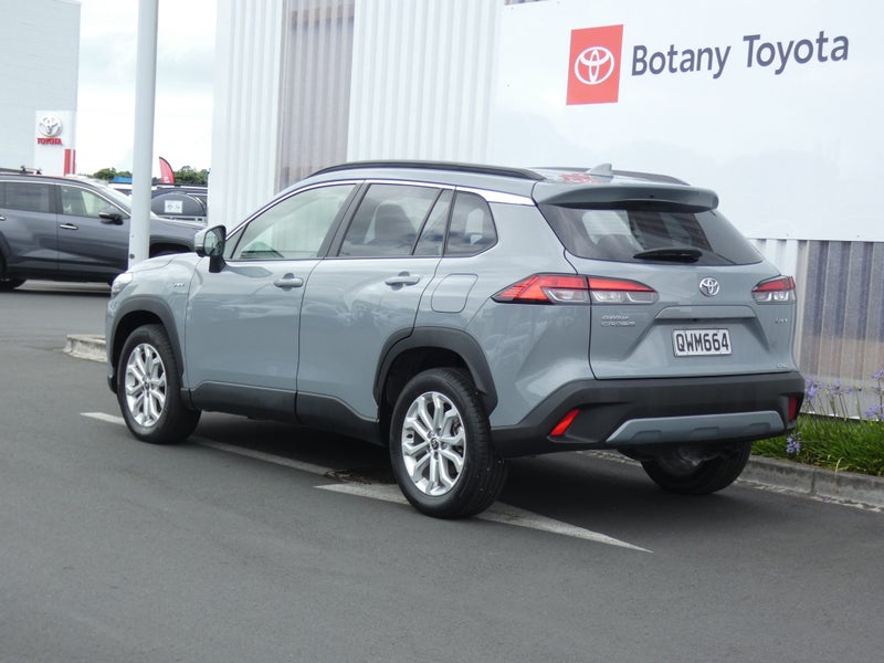 2024 Toyota Corolla Cross GXL image 3