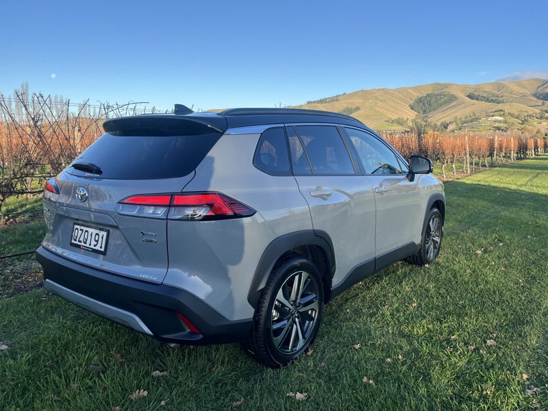 2024 Toyota Corolla Cross Limited 2.0P HEV ECVT... image 3