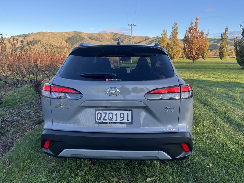 2024 Toyota Corolla Cross Limited 2.0P HEV ECVT... image 4