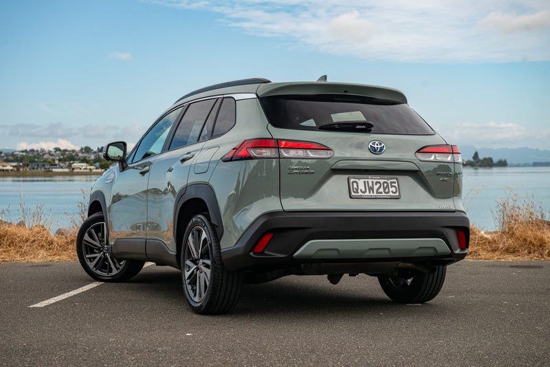 2024 Toyota Corolla Cross Limited 2.0P HEV ECVT... image 2