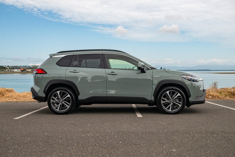 2024 Toyota Corolla Cross Limited 2.0P HEV ECVT... image 3