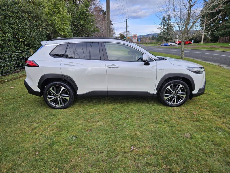 2024 Toyota Corolla Cross Limited 2.0P Hybrid E... image 4