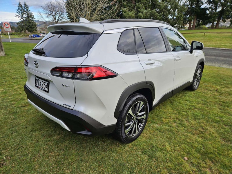 2024 Toyota Corolla Cross Limited 2.0P Hybrid E... image 5
