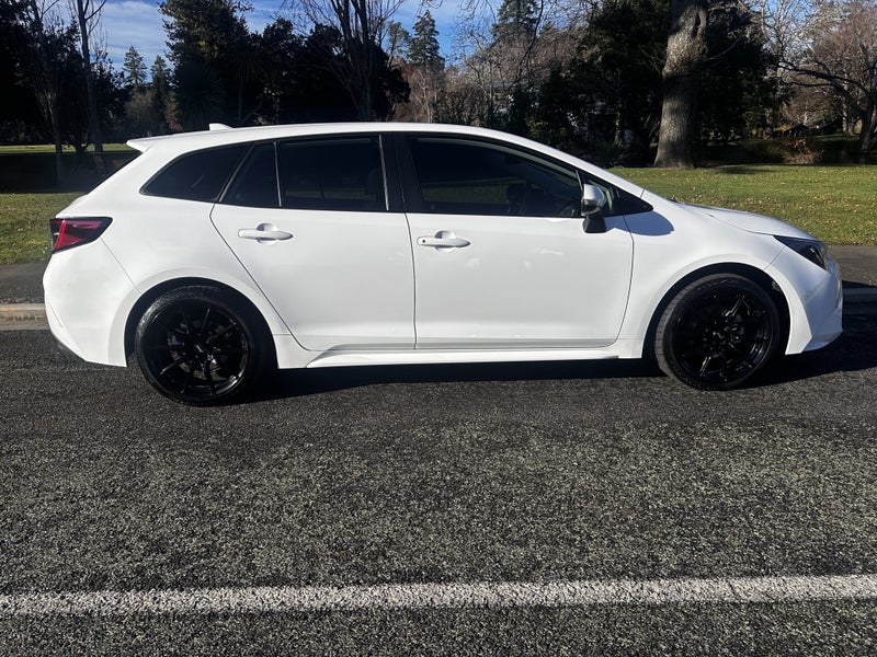 2024 Toyota Corolla GX 1.8 ECVT Hybrid Wagon image 3