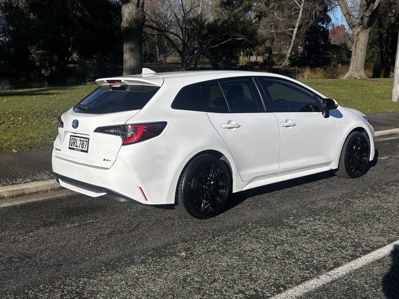 2024 Toyota Corolla GX 1.8 ECVT Hybrid Wagon image 4