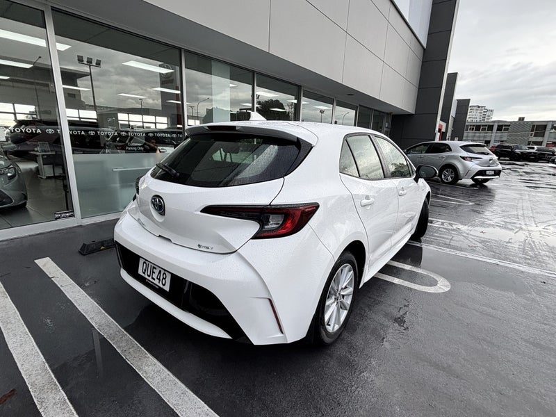 2024 Toyota Corolla GX 1.8 HYBRID ECONOMICAL HATCH image 3