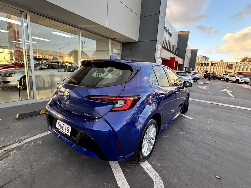 2024 Toyota Corolla GX 1.8 HYBRID ECONOMICAL HATCH image 3