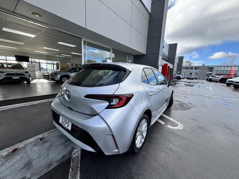 2024 Toyota Corolla GX 1.8 HYBRID POPULAR HATCH image 3