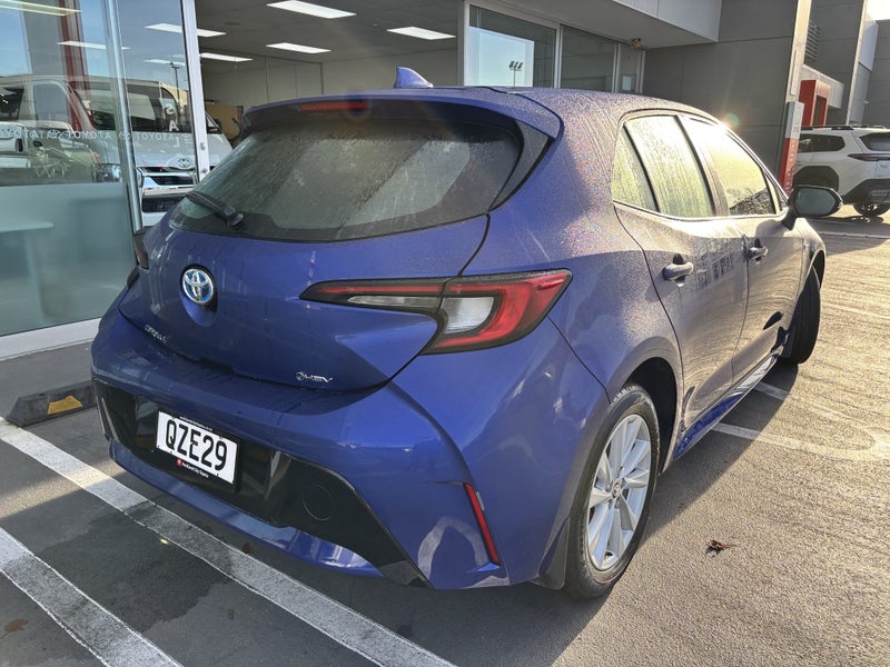 2024 Toyota Corolla GX 1.8 HYBRID POPULAR HATCH image 3