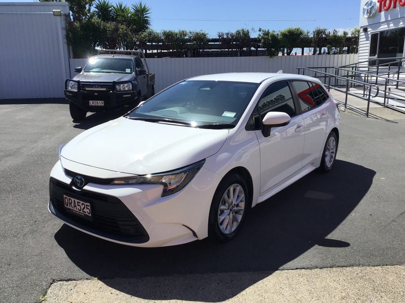 2024 Toyota Corolla GX 1.8 Hybrid Wagon image 3