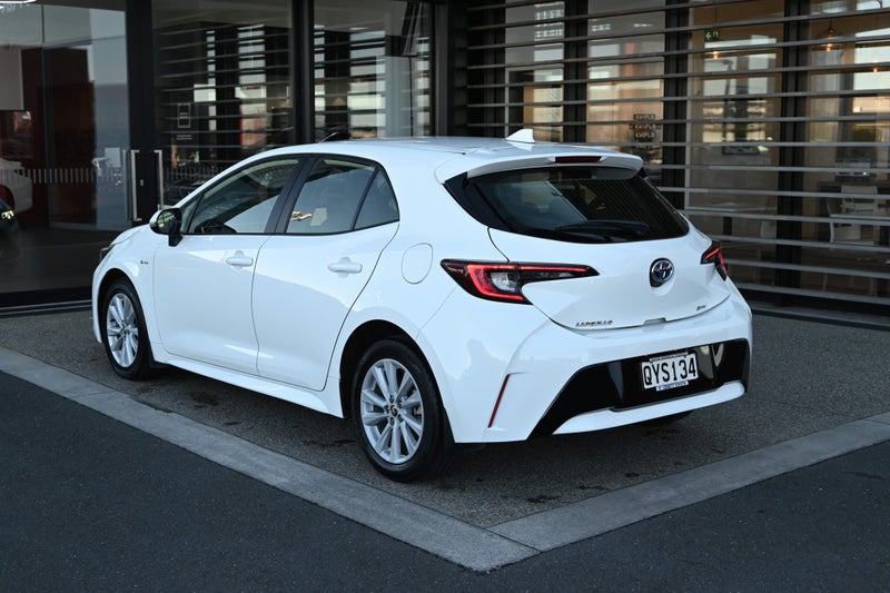2024 Toyota Corolla GX 1.8 Petrol Hybrid FWD Ha... image 2