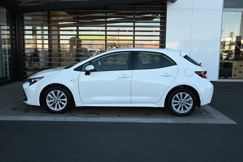 2024 Toyota Corolla GX 1.8 Petrol Hybrid FWD Ha... image 3