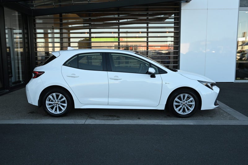 2024 Toyota Corolla GX 1.8 Petrol Hybrid FWD Ha... image 5