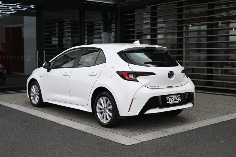 2024 Toyota Corolla GX 1.8 Petrol Hybrid FWD Ha... image 2