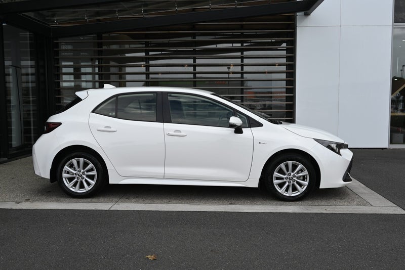 2024 Toyota Corolla GX 1.8 Petrol Hybrid FWD Ha... image 5