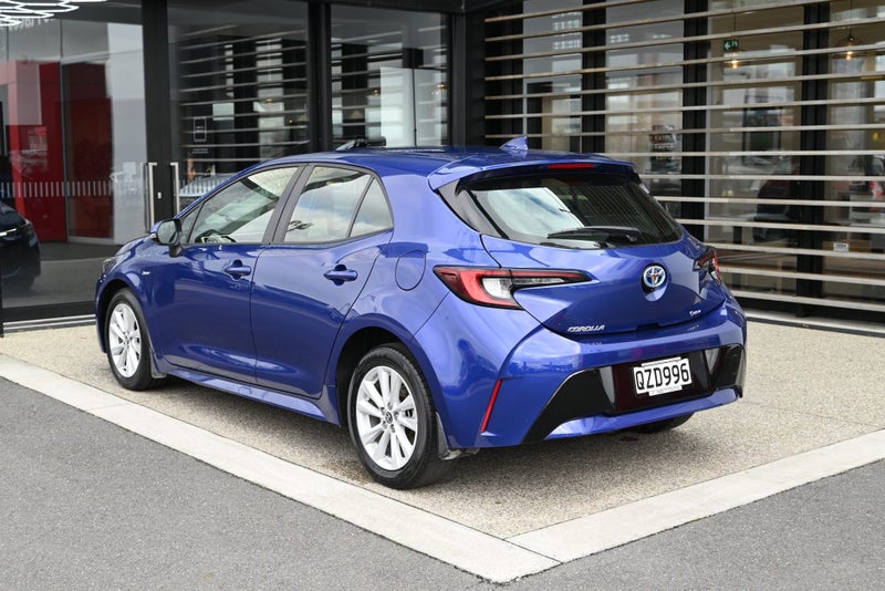 2024 Toyota Corolla GX 1.8 Petrol Hybrid FWD Ha... image 2