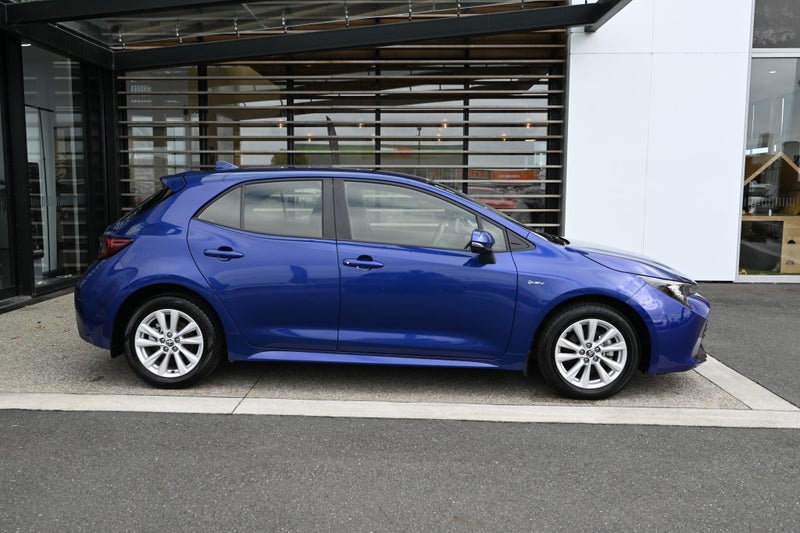 2024 Toyota Corolla GX 1.8 Petrol Hybrid FWD Ha... image 5