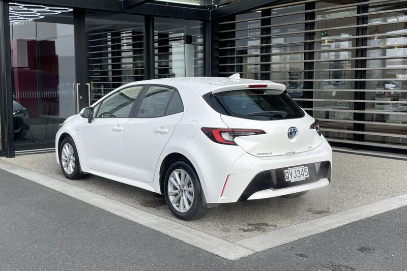 2024 Toyota Corolla GX 1.8 Petrol Hybrid FWD Ha... image 2