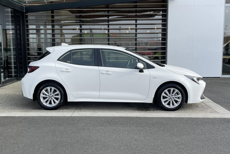 2024 Toyota Corolla GX 1.8 Petrol Hybrid FWD Ha... image 5