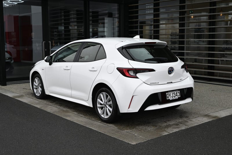 2024 Toyota Corolla GX 1.8 Petrol Hybrid FWD Ha... image 2