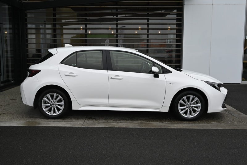 2024 Toyota Corolla GX 1.8 Petrol Hybrid FWD Ha... image 5