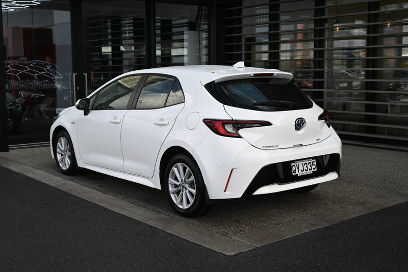 2024 Toyota Corolla GX 1.8 Petrol Hybrid FWD Ha... image 2