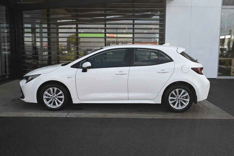 2024 Toyota Corolla GX 1.8 Petrol Hybrid FWD Ha... image 3