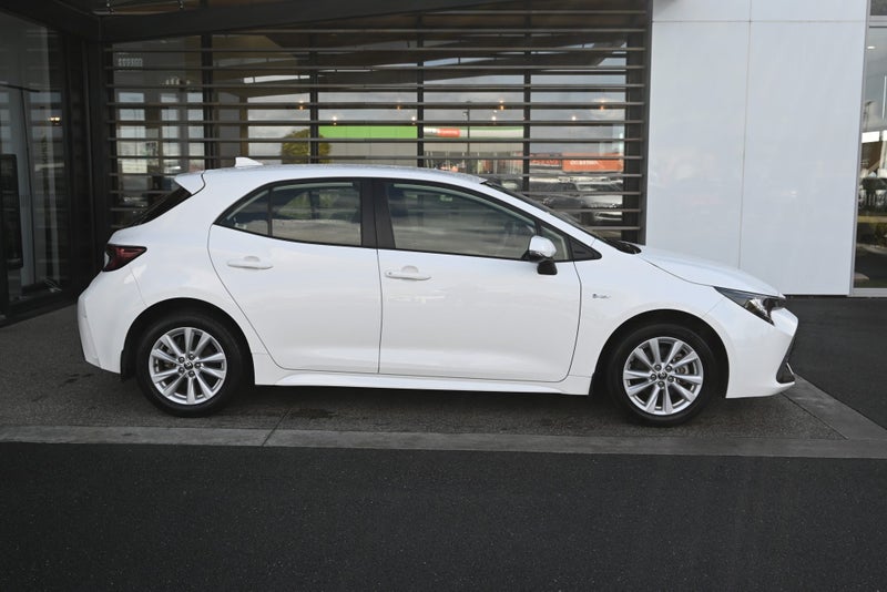 2024 Toyota Corolla GX 1.8 Petrol Hybrid FWD Ha... image 5
