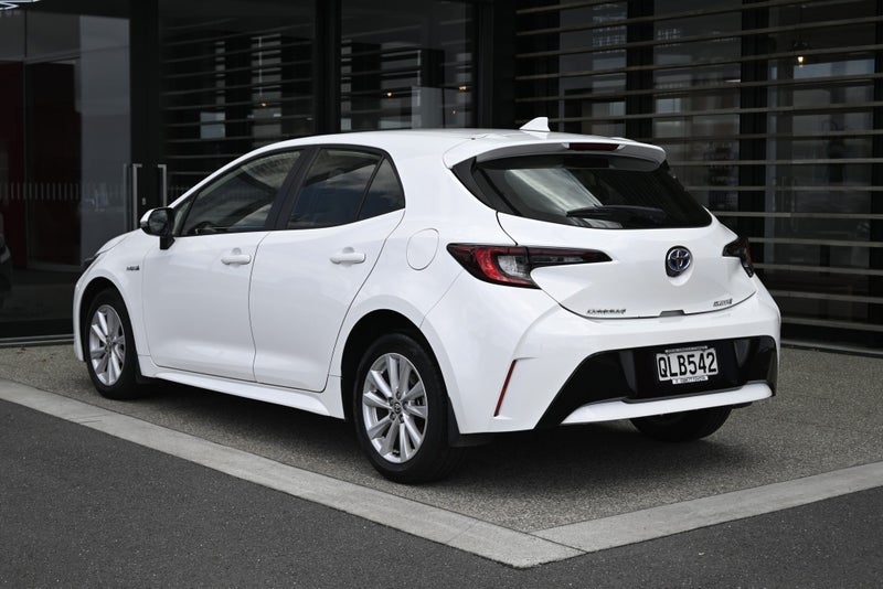 2024 Toyota Corolla GX 1.8 Petrol Hybrid FWD Ha... image 2