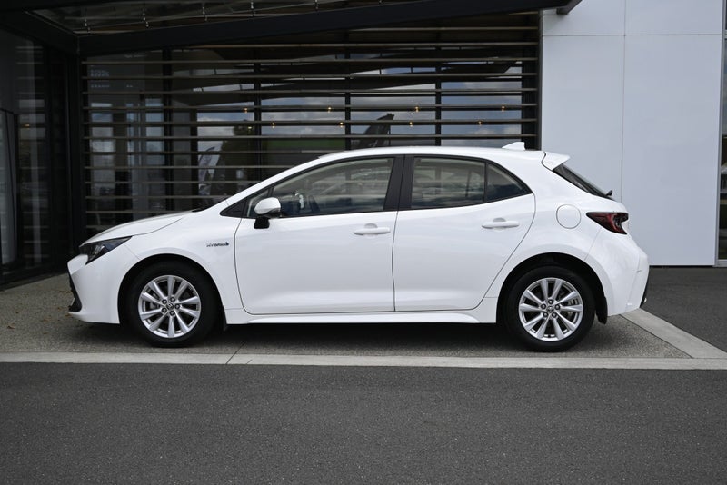 2024 Toyota Corolla GX 1.8 Petrol Hybrid FWD Ha... image 3