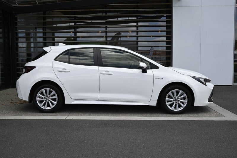 2024 Toyota Corolla GX 1.8 Petrol Hybrid FWD Ha... image 5